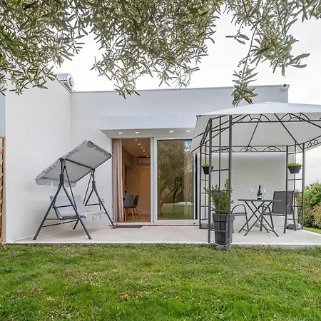 Mellagia アパート カッサンドレイア